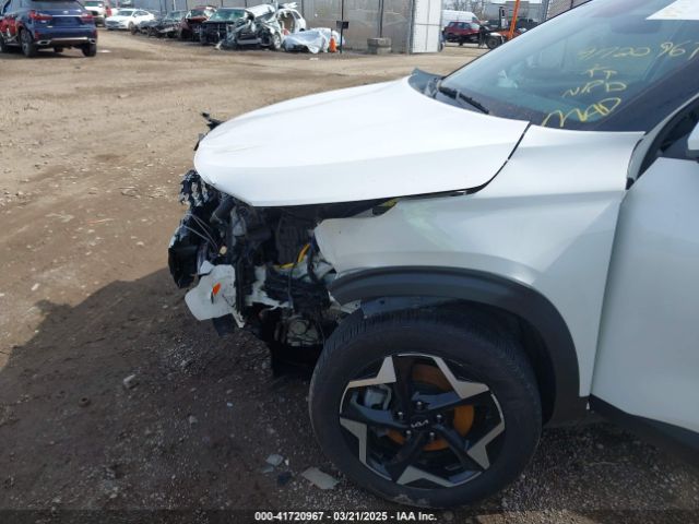 KNDERCAA8R7643849 KIA SELTOS EX