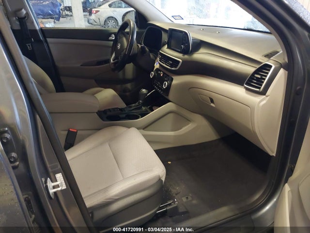KM8J33AL0KU901768 Hyundai TUCSON SEL