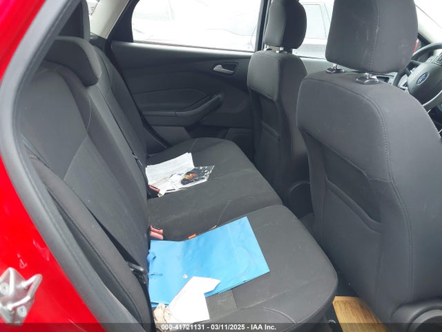 1FADP3K22GL284405 Ford FOCUS SE