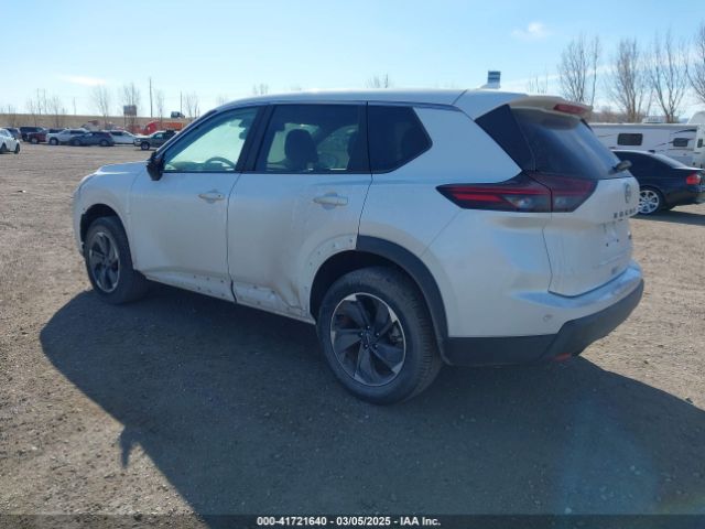 5N1BT3BA1RC672230 Nissan Rogue Sv Fwd
