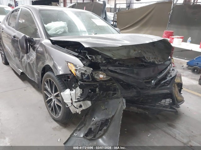 4T1T11AK3NU717312 Toyota CAMRY SE