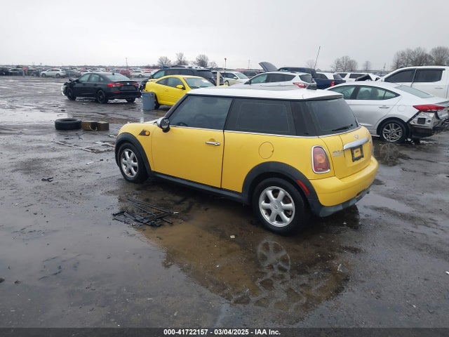 2009 MINI COOPER WMWMF33509TW70245 Photo 2