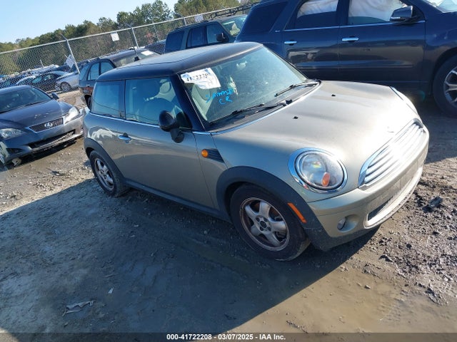 2009 MINI COOPER WMWMF33599TW70776 Photo 0