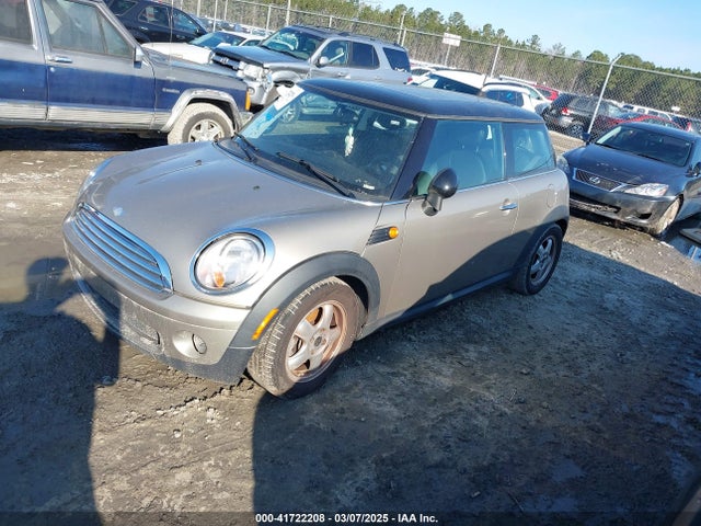 2009 MINI COOPER WMWMF33599TW70776 Photo 1