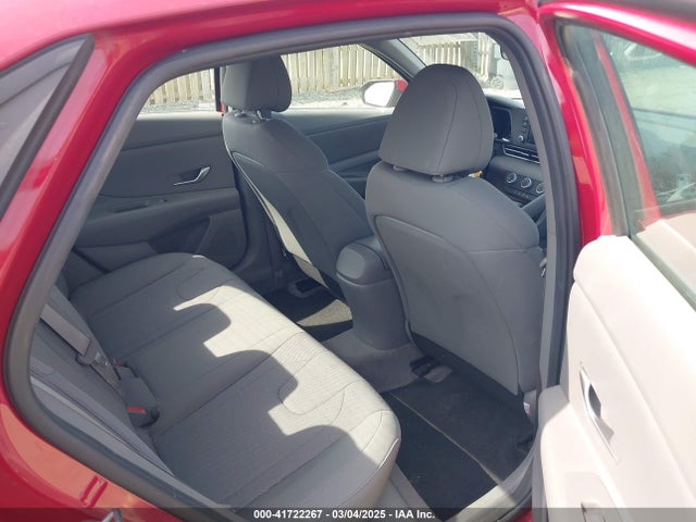 KMHLL4AG9MU180564 Hyundai ELANTRA SE