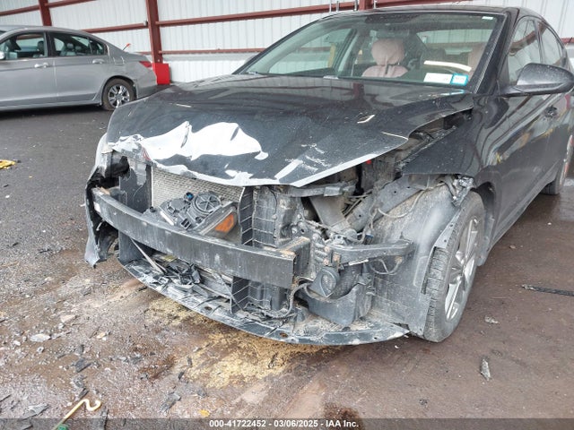 5NPD84LF7JH371713 Hyundai ELANTRA SEL