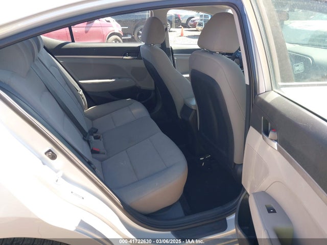 Hyundai ELANTRA SE 2019 5NPD74LF2KH471559 Image 8