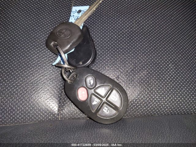 5TDXK3DC8FS554651 Toyota Sienna Se 8 Passenger