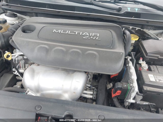 Chrysler 200 Limited 2015 1C3CCCABXFN546911 Image 10