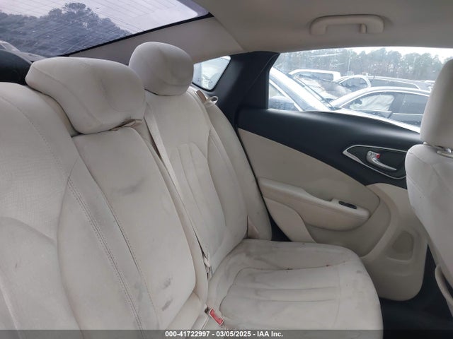 Chrysler 200 Limited 2015 1C3CCCABXFN546911 Image 8
