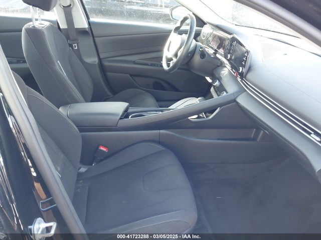 5NPLN4AGXNH069077 Hyundai ELANTRA SEL