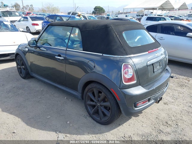 2011 MINI COOPER S WMWZP3C56BTX82699 Photo 2