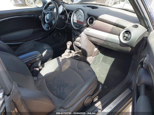 2011 MINI COOPER S WMWZP3C56BTX82699 Photo 4