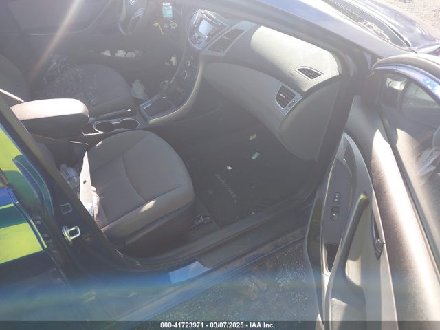 5NPDH4AE1GH720562 Hyundai ELANTRA SE