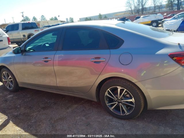 3KPF24ADXRE838070 KIA Forte Lxs