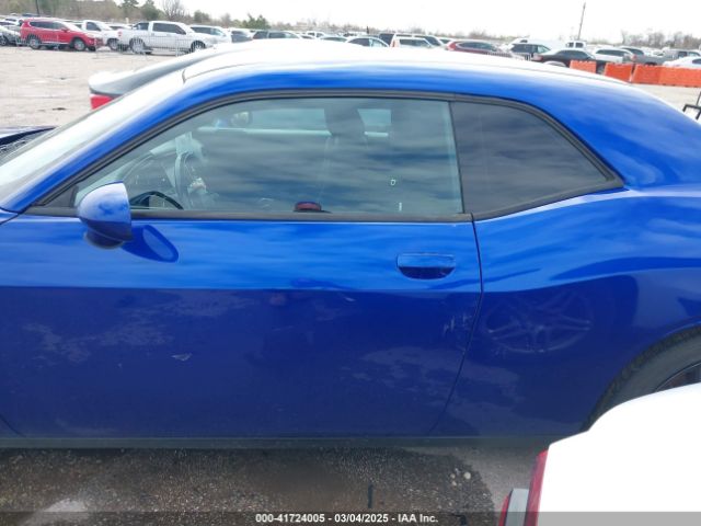 2C3CDZAG3JH183686 Dodge Challenger Sxt