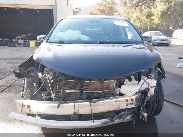 5TDBRKEC3NS092996 Toyota SIENNA LE