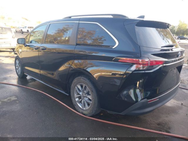 5TDBRKEC3NS092996 Toyota SIENNA LE