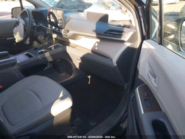 5TDBRKEC3NS092996 Toyota SIENNA LE