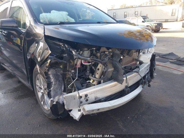 5TDBRKEC3NS092996 Toyota SIENNA LE