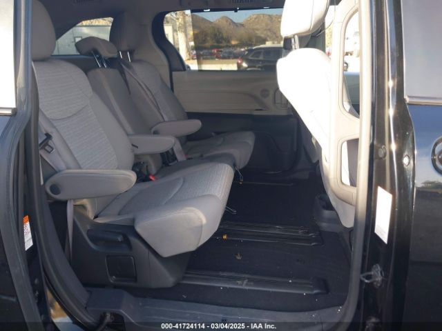 5TDBRKEC3NS092996 Toyota SIENNA LE
