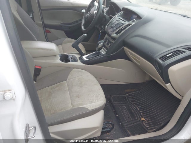 1FADP3F28EL251657 Ford FOCUS SE
