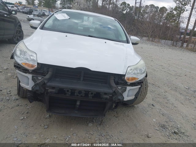 1FADP3F28EL251657 Ford FOCUS SE