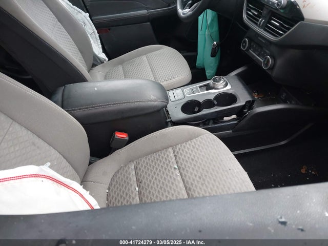 1FMCU9G61NUA27445 Ford ESCAPE SE