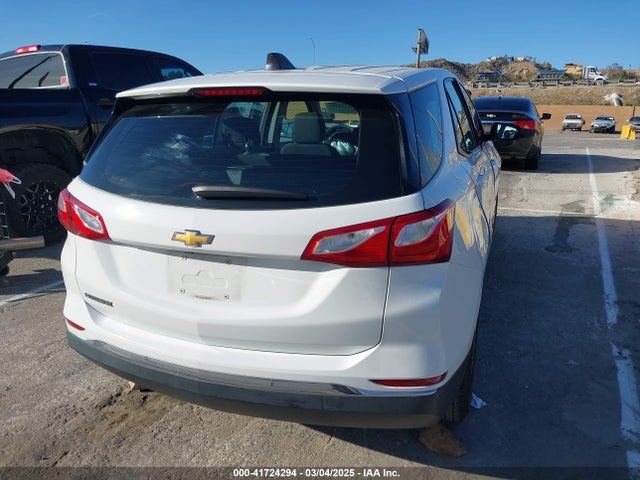 Chevrolet EQUINOX LS 2018 2GNAXHEV2J6224549 Image 4