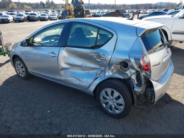 JTDKDTB32E1574607 Toyota Prius C Three