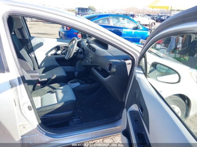 JTDKDTB32E1574607 Toyota Prius C Three