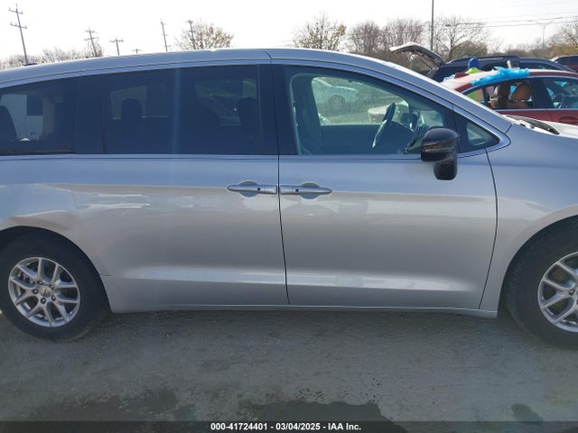 Chrysler Pacifica Touring L 2024 2C4RC1BG5RR179668 Image 13
