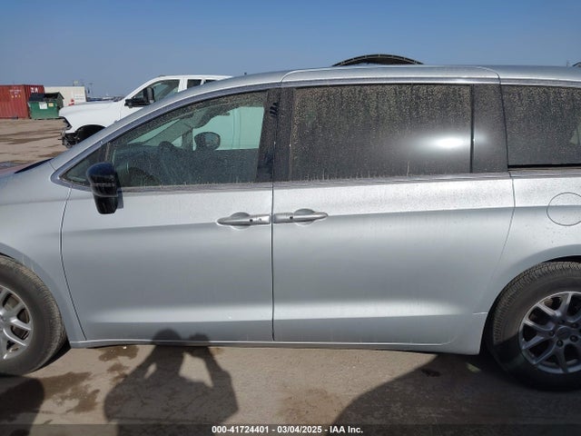 Chrysler Pacifica Touring L 2024 2C4RC1BG5RR179668 Image 14