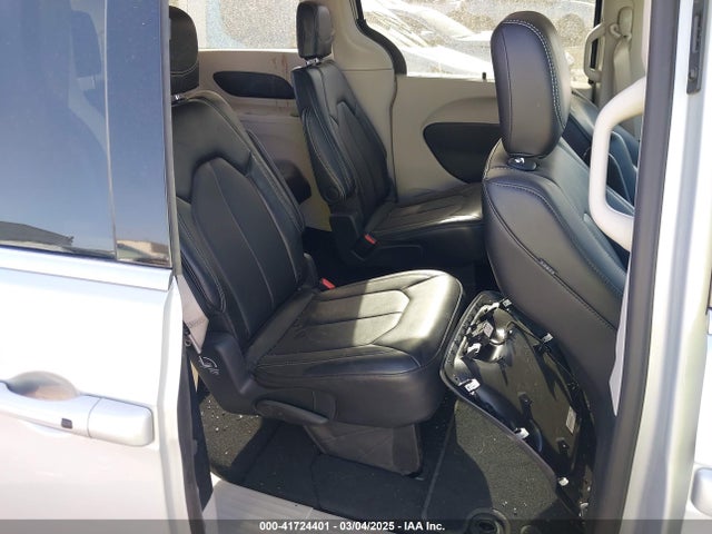 Chrysler Pacifica Touring L 2024 2C4RC1BG5RR179668 Image 8