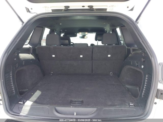 1C4RJEAG6HC826360 Jeep Grand Cherokee Laredo 4x2