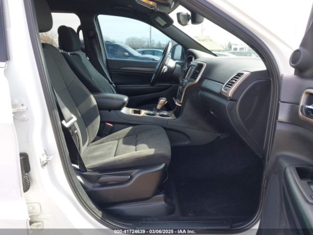 1C4RJEAG6HC826360 Jeep Grand Cherokee Laredo 4x2
