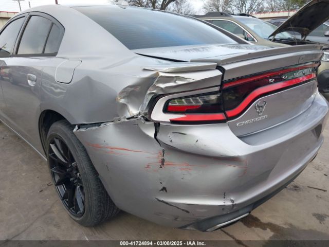 2C3CDXHG4FH884058 Dodge Charger Sxt