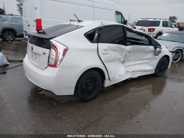 JTDKN3DU4F1909032 Toyota Prius Three