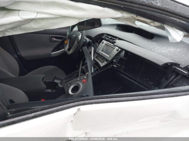 JTDKN3DU4F1909032 Toyota Prius Three