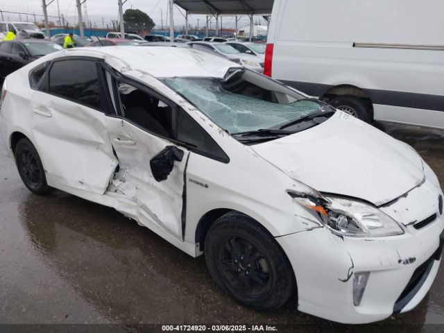 JTDKN3DU4F1909032 Toyota Prius Three