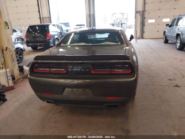 2C3CDZAT5FH794310 Dodge Challenger R/t