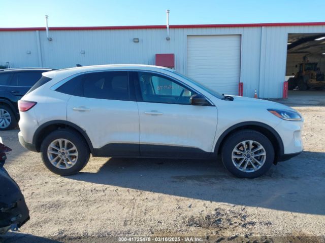 1FMCU9G60NUA61330 Ford ESCAPE SE