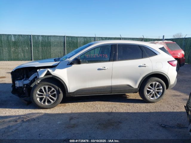 1FMCU9G60NUA61330 Ford ESCAPE SE