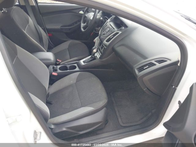 1FADP3K27EL376137 Ford FOCUS SE