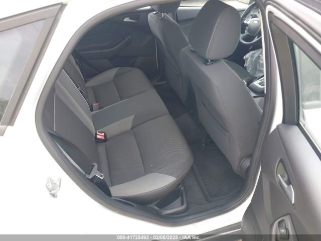 1FADP3K27EL376137 Ford FOCUS SE