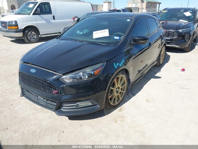 Ford FOCUS ST 2018 1FADP3L92JL220352 Image 2