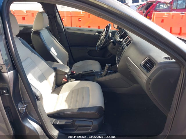 3VWD17AJ2GM267997 Volkswagen 1.8t