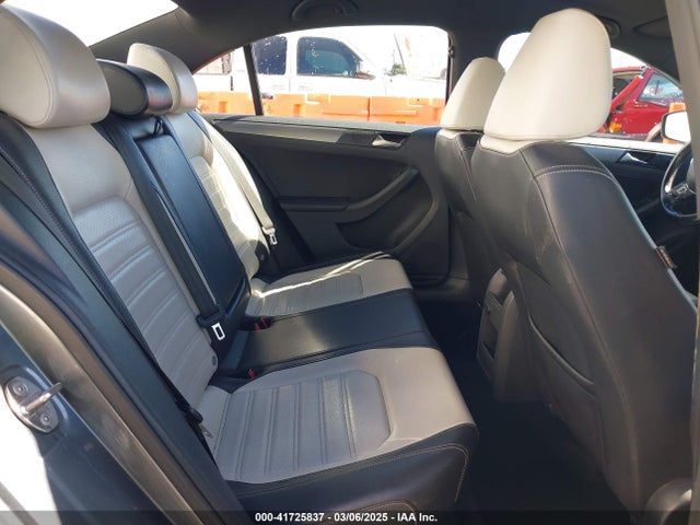 3VWD17AJ2GM267997 Volkswagen 1.8t