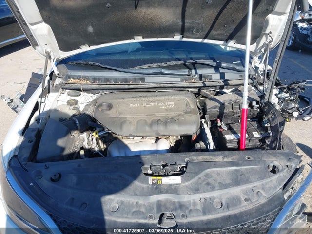 Chrysler 200 Limited 2015 1C3CCCAB7FN737119 Image 10
