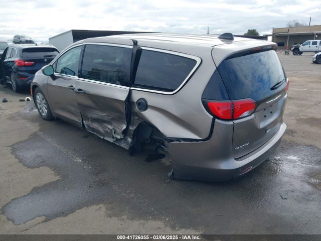 2018 CHRYSLER PACIFICA 2C4RC1AG8JR175121 Photo 2